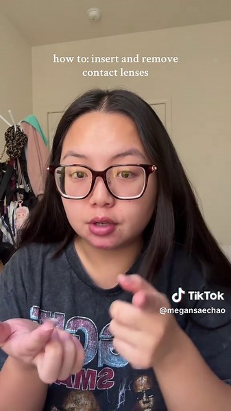 how to insert and remove contact lenses properly!👁️ trigger warning for anyone that might feel squeamish by eyeballs!🥲 #halloween #contacts #contactlenses #contactlenstips #coloredcontacts