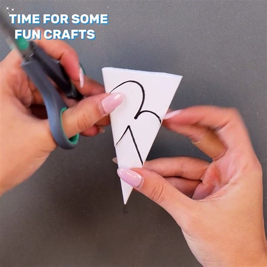 Let's DIY some heart shaped snowflakes! ❄️💕