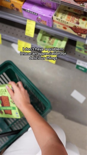 You don’t have to choke down another sad protein bar. Those chalky, chewy, beige brick pretending to be a snack? Yeah, you deserve better. Meet the Mezcla Puff-Crispy Bar: a plant-based protein bar that actually tastes good, looks good, and feels good to eat. No weird ingredients. No sugar alcohols. Just pure flavor and vibe. What makes it different: 🌱 Plant-based & gluten-free 🍫 Crispy cocoa, matcha vanilla, and peanut butter flavors ✨ Crisp, airy texture—not dense or chalky 🤍 No soy, dairy,