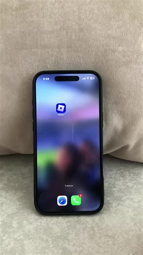 ¿Qué es Roblox y por qué es tan popular entre los jóvenes? Roblox es una plataforma de juegos en línea que permite a los usuarios crear, compartir y jugar millones de experiencias diseñadas por otros usuarios. Lanzada oficialmente en 2006, ha ganado una inmensa popularidad entre niños, adolescentes y jóvenes de todo el mundo, especialmente por su enfoque en la creatividad y la comunidad. Lo que diferencia a Roblox de otros videojuegos es que no es un solo juego, sino un universo virtual donde pu