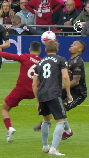 Gabriel Jesus No-Look Pass Skills in Premier League