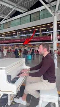 I played Fantaisie Impromptu at Chopin airport! Watch how the passengers reacted 😱😱