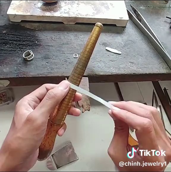 Custom Gold Rings for Men: A Handmade Guide