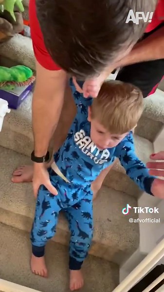 He deserves more presents after that recovery!! 🎁🎁🎁 #holiday#fall#fail#family#christmas#fyp