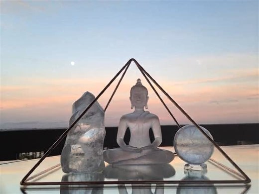 Meditation Pyramids Handcrafted with Love! Checkout at https://healingenergytools.com/products/gold-24k-meditation-pyramid ⚡️ Pyramids are powerful at creating prosperity, cleansing and empowering crystals, healing chakras, positively charging and cleansing any space they are placed and bringing peace and calm into the home. Once you experience one of these pyramids you will soon realise why you were attracted to them and their benefits. Simply amazing! Crystals, tumble stones and gem jewellery 