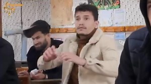 🔹 Production écrite ❗ 👉 Vous avez la situation suivante : - Professeur : Je vous ai répété plusieurs fois de ne pas parler pendant que j’explique la leçon. - Élève : Et vous, Monsieur, pourquoi expliquez-vous pendant que nous parlons ? 👉 Exprimez vos sentiments en 3 lignes. | Français Facile Avec Sam