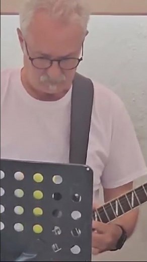 Weit, weit, weg. Hubert von Goisern (Cover von MITEINAND‘)