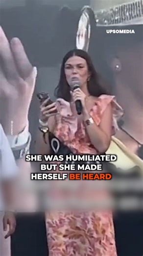 A student took her band off in the middle of his graduation to protest the humiliation she suffered and the college wanted to hide, but she got her revenge and thousands heard her story. | Positive