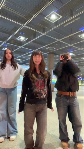 Dc @israel.malasa / w @𝐇𝐄𝐋𝐄𝐍 & shy girl #forupage #fyp #4you #the4youstudio #yusa