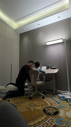 p点拼音写了两个小时 我厉害点吧 你眨眼 我温柔点吧 就被你拿捏 写个作业 哭了三 爸爸哄完老婆 哄儿子 都挺难的 #学会无所谓 #写作业写疯了 #写作业拖拉磨蹭