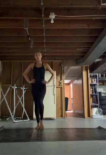 sorry guys this was my first time doing 5 turns don’t mind the flat foot #fyp #xyzbca #dance #turns #viral