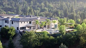 16K views · 1.7K reactions | An amazing Mega Mansion with a courtyard located in San Francisco Bay Area. The house comes with an amazing selection of Supercars ️ | Enes Yilmazer | Facebook