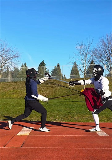 Sparring with sword and cloak. Putting the pell work to the test during some sparring with @castillearmory economy sidesword available on @KultofAthena #hema #martialarts #medieval #historicalfencing #fencing