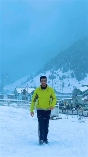 Mir Wasim 08 Cab Service on Instagram: "❄️ Sapno ka Kashmir aapka intezaar kar raha hai! ❄️ Live snowfall ❄️, Gulmarg 🏔️, Sonmarg 🌨️, Pahalgam 🌲 aur Srinagar 🛶 Agar aap Kashmir aane ka plan bana rahe ho, toh trusted & local driver ke saath hi aayein 👇 🚖 Mir Wasim 08 Cab Service ✔️ Safe & comfortable rides ✔️ Local experienced driver ✔️ Family • Couple • Group tours available 📞 Direct booking ke liye abhi call karein: 📲 8492947150 👉 Video dekh rahe ho? 👉 Toh late mat karo – abhi contact