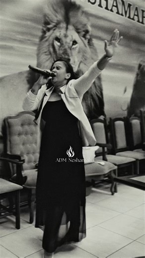 @neshamah_oficial on Instagram: "Momentos do nosso primeiro culto do ano!! Que culto ADMN🔥🔥"