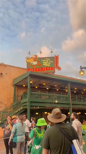 27K views · 303 reactions | Here are the crowds in the Muppets Courtyard ahead of the final showing of Muppet Vision 3D and also the line for the Muppet Pressed Penny   #muppets #muppervision3d #hollywoodstudios | Chip and Company | Facebook