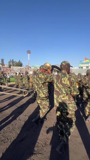 Banda Militar na cerimônia central dos 50 anos da Independência Nacional | Ministério da Defesa Nacional - Moçambique