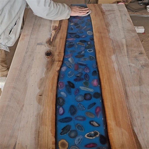 Epoxy Resin + Precious Stones = Epoxy Table😍