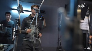 12怪盜 We 12 現正上映 ------------------------------------------------------------------------- 在這個尋常得有點不尋常的世界，有一個地下組織名叫「怪盜公會」，組織內有12個天才怪盜各自身懷絕技 —— 怪盜Ian擅長策劃、怪盜KT精通催眠、怪盜Stanley擅於竊聽、怪盜A.Lo身手靈活、怪盜Edan游繩技術一流、怪盜Jer可以瞬間變裝、怪盜Tiger懂得遠距離讀唇、怪盜Alton是世界級駭客、怪盜AK掌握動物傳心術、怪盜Lokman熟悉解鎖技術、怪盜Frankie第六感最強，而怪盜Jeremy則天生擁有超級記憶力，閱讀大量資料也能過目不忘。他們是怪盜公會中的明星級成員。 一天接到Boss指示，12怪盜於總部集合，奉命完成一宗將會影響全地球的重要個案。此時最大考驗就是12怪盜數年來聚少離多，各有各忙，所以默契欠奉，面對波士甚為重視的個案，12人久別之後再度合作，既要重新燃起團魂，又要面對公會頭號大敵保安經理Johnny的阻攔，任務殊不輕易！ ★演員：王智德、江𤒹生、盧瀚霆、呂爵安、陳瑞輝、陳卓賢、柳應廷