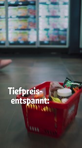↙️ Ganz entspannt einkaufen mit 4.000 immer discount-günstigen Tiefpreis-Produkten bei REWE. Discount zahlen, REWE bekommen. 🛍️💰 *Abbildung zeigt exemplarische Produkte. Änderungen vorbehalten. | REWE