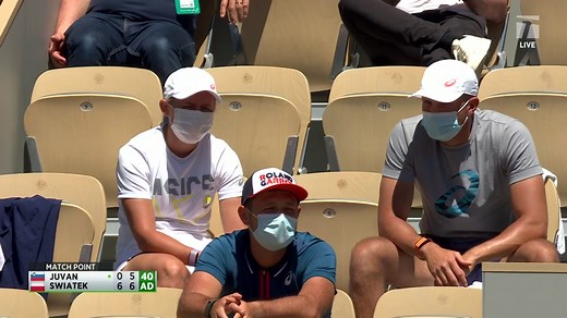 MATCH POINT: I. Swiatek def. K. Juvan; Paris 1R