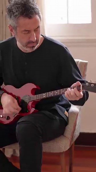 Gibson x Loog Mini SG Guitar | Does this Tiny Electric Guitar for Kids Actually Sound Good?