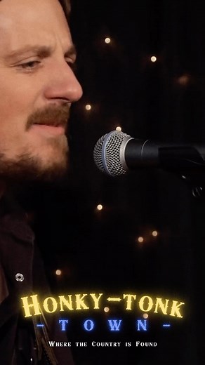 Sturgill Simpson doing “I Never Go Around Mirrors” . A Keith Whitley’s classic written by Whitey Shafer and Lefty Frizzell | Honkytonktown