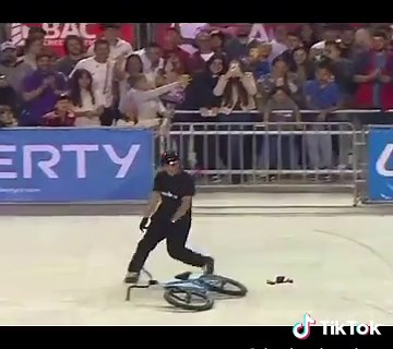 BÁILALO NENE: Humor y BMX en el Estadio Nacional