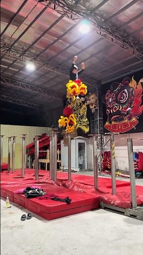 Title: Mastering Stage Magic: 10 Years to 1 Min Show