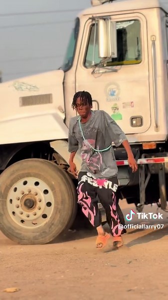 #officiallarry07 #larrydance #larrysteps😁 | larry