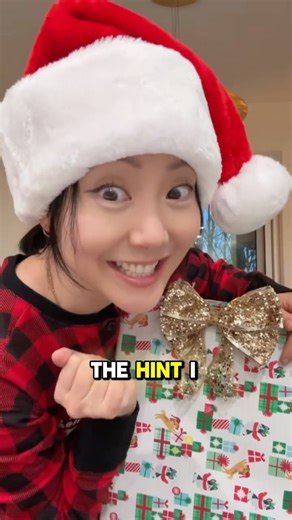 JEENIE on Instagram: "The coolest thing ever!!! 😱😱😱😱 #merrychristmas #transformers #megatron @robosenofficial"