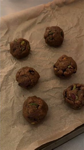 Yummy Sweet Cinnamon Pistachio Cookies!