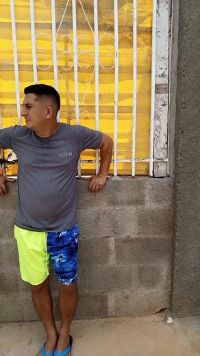 Jugando trompo / y como le dicen al trompo en tu país? #comedy #humor #funny