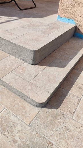 Transformation réussie pour cette terrasse autour d’une piscine ! Pose de carrelage imitation travertin , un matériau parfait pour l’été : esthétique, durable, et agréable au toucher. Vous avez un projet de rénovation extérieure ? 👉 Terrasse 👉 Plage de piscine 👉 Allées 👉 Aménagement sur mesure 📩 Contactez-moi, je vous accompagne du conseil à la réalisation. #rénovation #travertin #terrasse artisanlocal avantaprès aménagementextérieur piscine | L.P terrassement et aménagement intérieur
