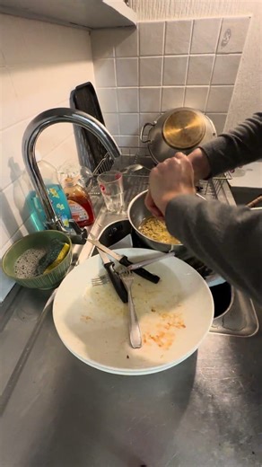 How to wash dishes 📡