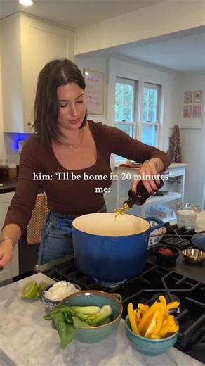 meet my super easy potsticker soup 🥟💛 it’s cozy, packed with protein, ready in under 20 minutes, and made all in one pot! truly like a warm hug in a bowl — you’re gonna be obsessed! #easydinner #souprecipe #dinnerideas | Munchies by Mallory