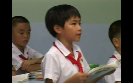 小学四年级的肖德俊 上课喜欢举手回答问题
