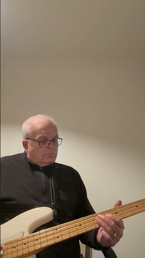 Bourrée by JS Bach. Practising Jethro Tull flute lead on bass.