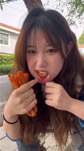 She Just Couldn’t Stop Eating Spicy Food 😳