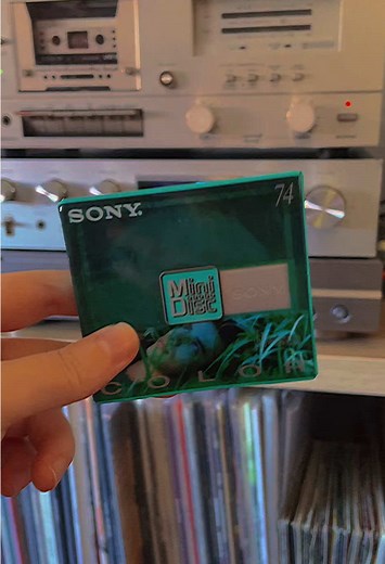 Discovering MiniDiscs: A 90s Music Revolution