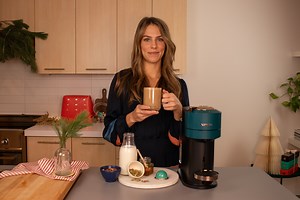 Get in the Holiday spirit and learn how to make this gourmet Biscotti Latte recipe inspired by Rose Simard from 1 ou 2 Cocktails, featuring our limited edition Variations Italia Pecan Biscotti Flavour coffee. | Nespresso