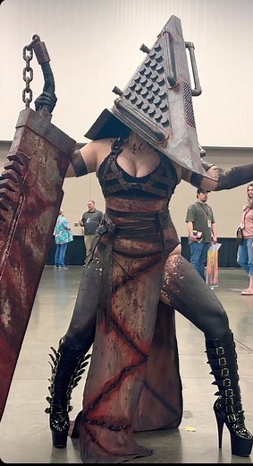 Amazing Pyramid Head Cosplay Showcase