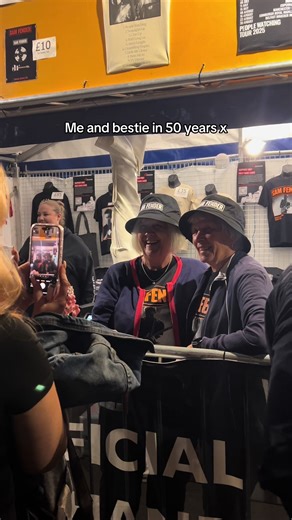 Wholesome Moments at Sam Fender's Concert