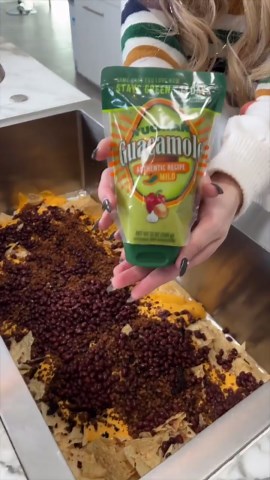 Perfect way to serve nachos for parties