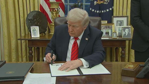 Trump signs paper straw order: “I don’t think that plastic’s gonna affect a shark'