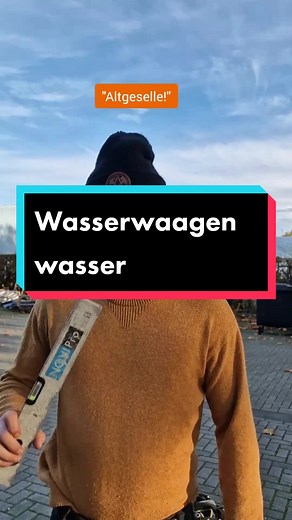 Wasserwaagenwasser wechseln: Lustige Comedy Show mit einem Lehrling