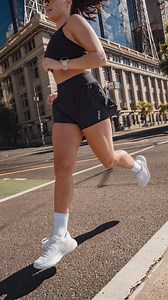 The Aero Hi-Rise 2-in-1 3” Shorts leverage a lightweight translucent outer layer combined with a snug inner compression shirt so you can push yourself with uncompromising coverage. | 2XU