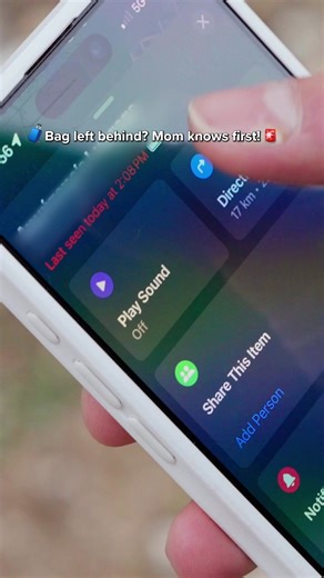 Get rid of lost luggage with SmartLock 🔒 #keysmart #smartlock #tracker #travelhack #padlock #luggage #amazonfinds #lock #technews #LifeHack #essentials #assemble #momhack | KeySmart