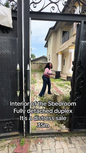 nterior of the 5bedroom Fully detached duplex It’s a distress sale 35m 08060340863