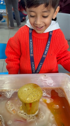 🌋✨ FIZZ n FOAM SCIENCE MAGIC ✨🌋 Our tiny explorers stepped into the world of little scientists, Buzzing into mini science lab! 🔬💛 From mixing colours to watching the volcano erupt with magical fizz and foam, the children experienced learning that goes far beyond books. Their eyes widened… Their hands got busy… Their minds started wondering… And that is exactly what learning should look like — joyful, curious, hands-on and full of excitement! 💥🧪 The little ones had the best time experimenti